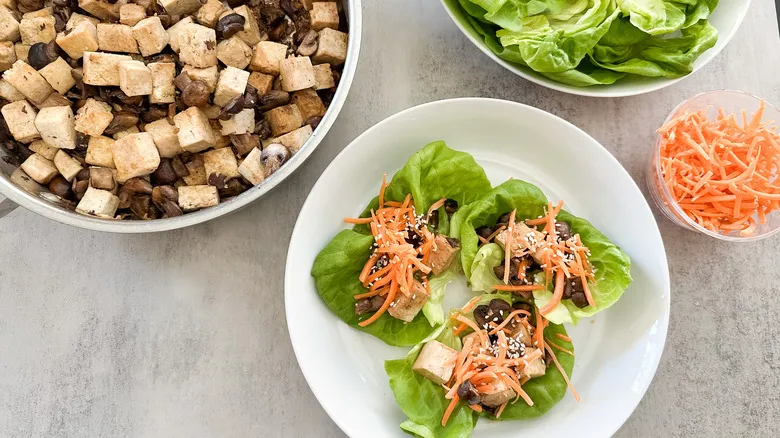Envolturas de Lechuga con Tofu y Champiñones: Receta Vegana Fácil y Nutritiva