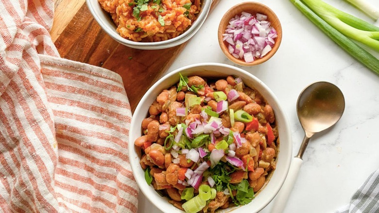 Frijoles Pintos Estilo Mexicano: Receta Fácil, Rápida y Saludable para Toda Ocasión