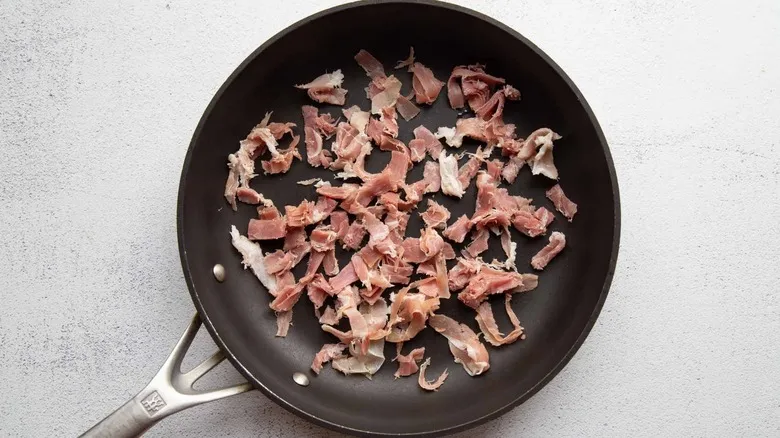 Frittata Perfecta: Receta Versátil de Tomate, Albahaca y Prosciutto para Cualquier Ocasión