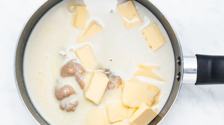 Receta Sencilla de Fudge Casero: El Dulce Cremoso de 4 Ingredientes para Cualquier Ocasión