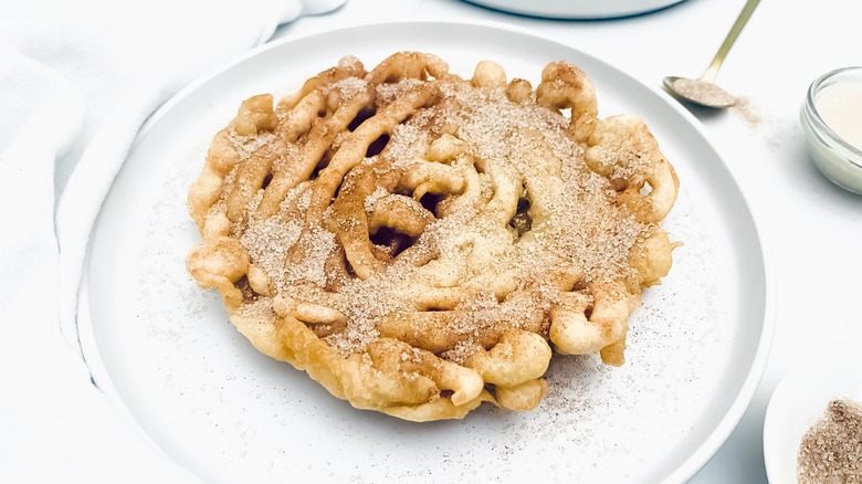 Cómo Preparar el Clásico Funnel Cake con Azúcar y Canela en Casa: Una Receta Fácil para Toda la Familia