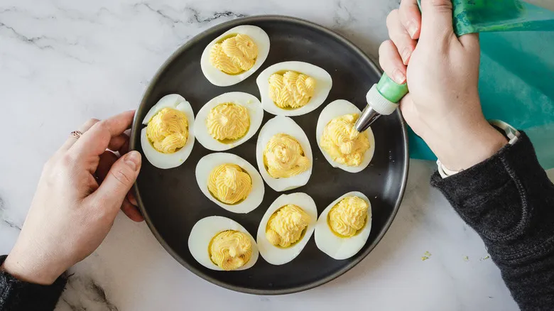 Huevos Rellenos Clásicos: La Receta Imprescindible para Deleitar a Tus Invitados