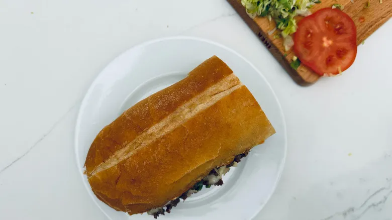 La Guía Definitiva del Sándwich Chopped Cheese: Receta Auténtica al Estilo Bodega de Nueva York