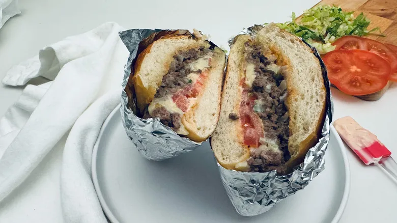 La Guía Definitiva del Sándwich Chopped Cheese: Receta Auténtica al Estilo Bodega de Nueva York