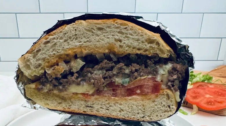 La Guía Definitiva del Sándwich Chopped Cheese: Receta Auténtica al Estilo Bodega de Nueva York