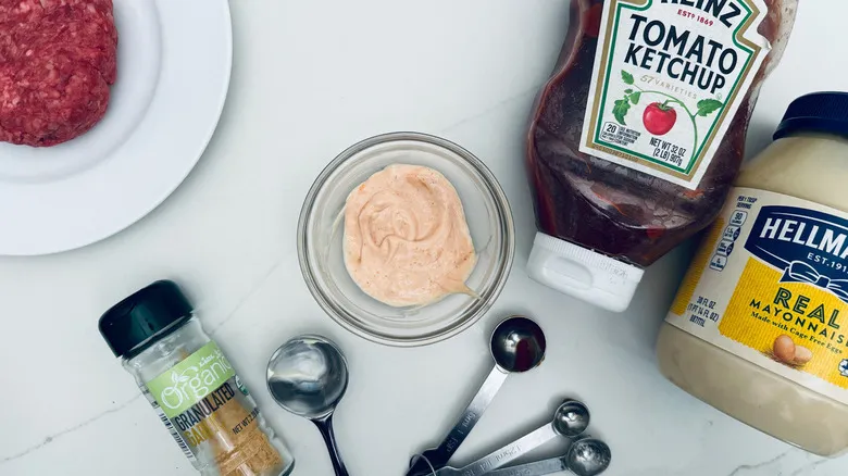 La Guía Definitiva del Sándwich Chopped Cheese: Receta Auténtica al Estilo Bodega de Nueva York