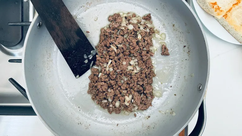 La Guía Definitiva del Sándwich Chopped Cheese: Receta Auténtica al Estilo Bodega de Nueva York