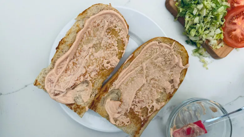 La Guía Definitiva del Sándwich Chopped Cheese: Receta Auténtica al Estilo Bodega de Nueva York