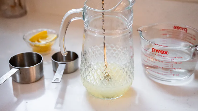 Limonada Casera Perfecta: Receta Refrescante, Dulce y Fácil para Disfrutar en Cualquier Momento
