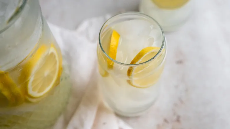 Limonada Casera Perfecta: Receta Refrescante, Dulce y Fácil para Disfrutar en Cualquier Momento