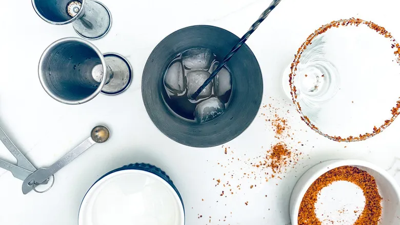 Martini Picante y Sucio: La Receta Definitiva para un Cóctel Audaz