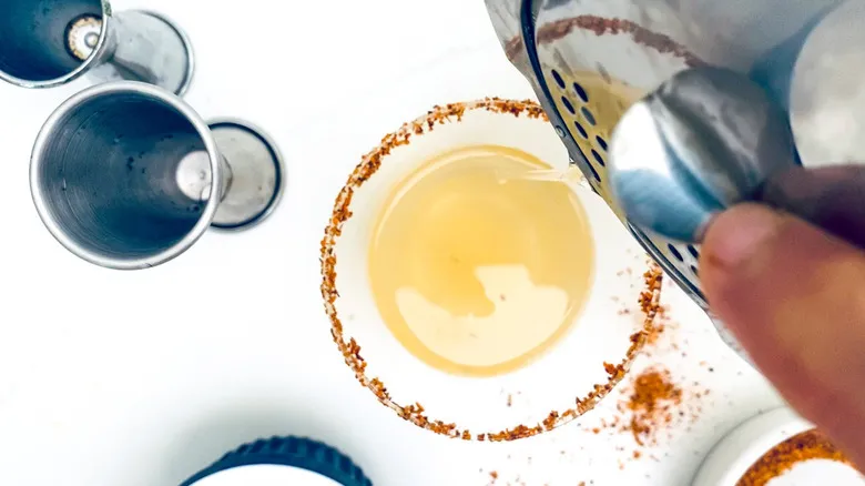 Martini Picante y Sucio: La Receta Definitiva para un Cóctel Audaz