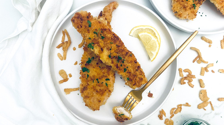 Milanesas de Pollo Crujientes: La Receta Definitiva con Toque de Cebolla Francesa