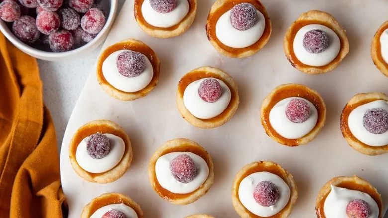 Mini Tartaletas Festivas de Calabaza y Arándanos: Receta Ideal para tus Celebraciones