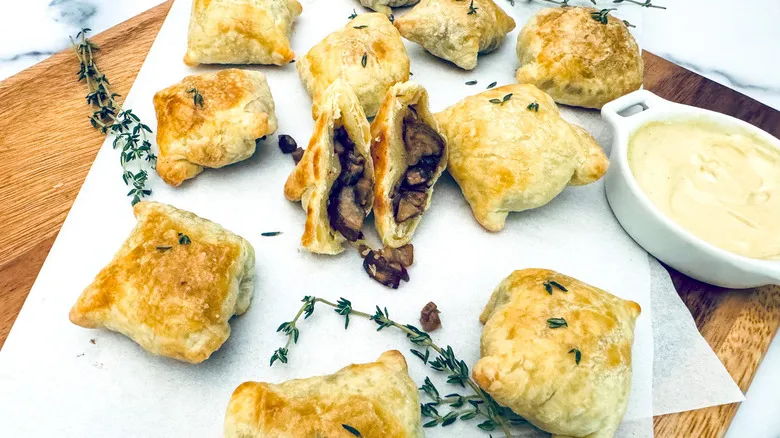 Mini Wellingtons de Champiñones: Receta Fácil para Aperitivos Elegantes