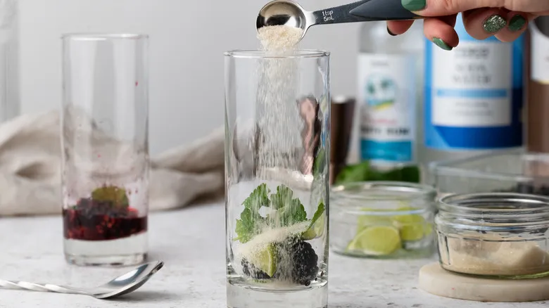 Mojito de Hibisco y Moras: La Receta Definitiva para un Cóctel Exótico y Refrescante