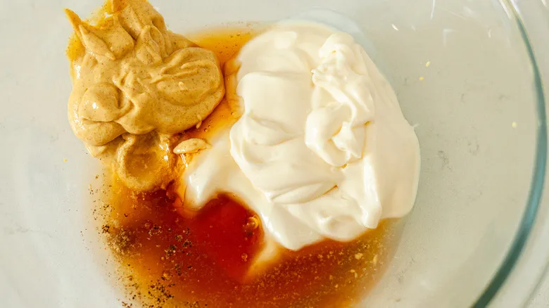 Mostaza con Miel Casera: La Receta Esencial para Aderezos y Más