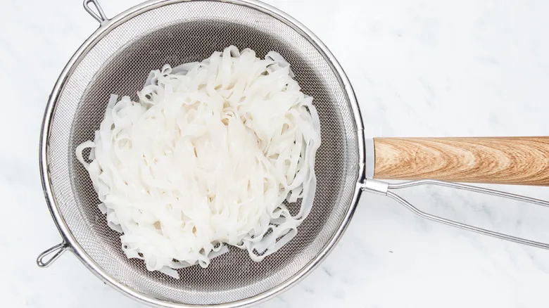 Pad Thai con Camarones: Receta Clásica y Fácil para Deleitar tu Paladar