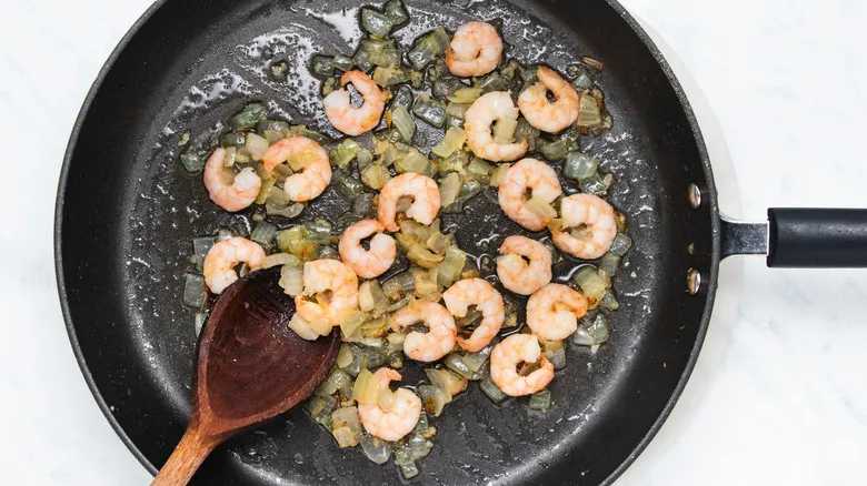 Pad Thai con Camarones: Receta Clásica y Fácil para Deleitar tu Paladar