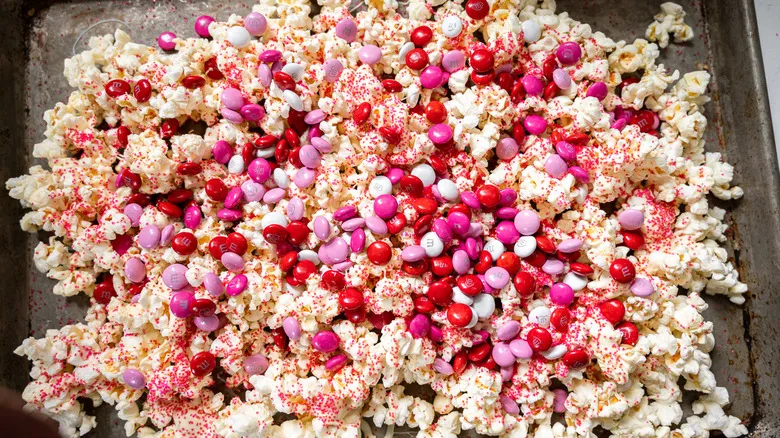 Palomitas Dulces y Saladas: La Receta Festiva Perfecta para Compartir