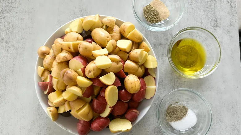 Papas Asadas al Estilo Griego: Una Receta Deliciosa y Siempre Relevante