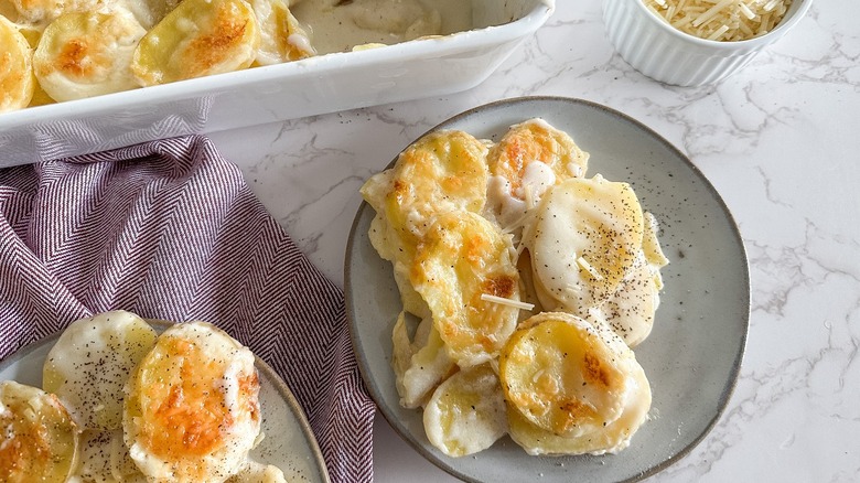 Papas Gratinadas Cremosas Clásicas: La Receta Definitiva para Deleitar a Todos