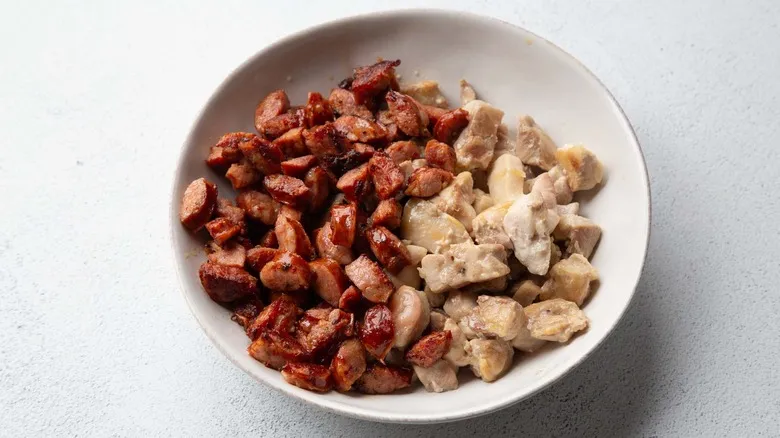 Pastalaya: La Fusión Perfecta de Pasta y Jambalaya en una Receta de Una Sola Sartén