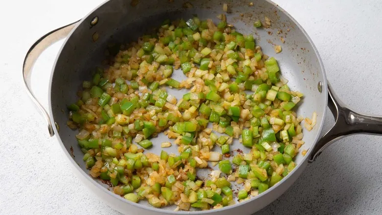 Pastalaya: La Fusión Perfecta de Pasta y Jambalaya en una Receta de Una Sola Sartén