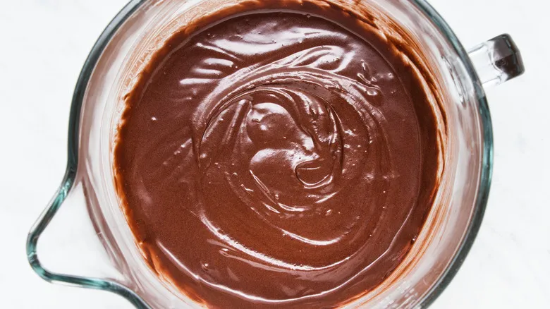 Pastel de Chocolate de Dos Capas: Receta Infalible para un Postre Casero Perfecto