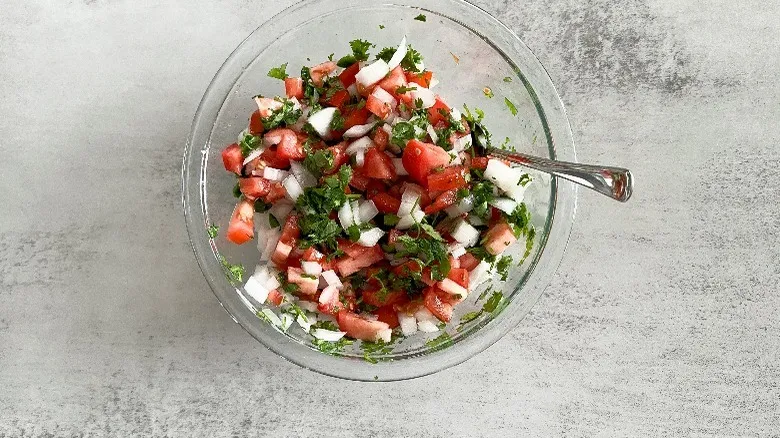 Pico de Gallo Casero: La Receta Definitiva de Salsa Fresca y Versátil