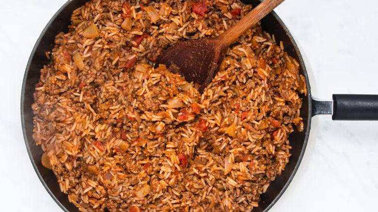 Pimientos Rellenos de Carne y Queso: Una Receta Versátil para Deleitar a tus Invitados