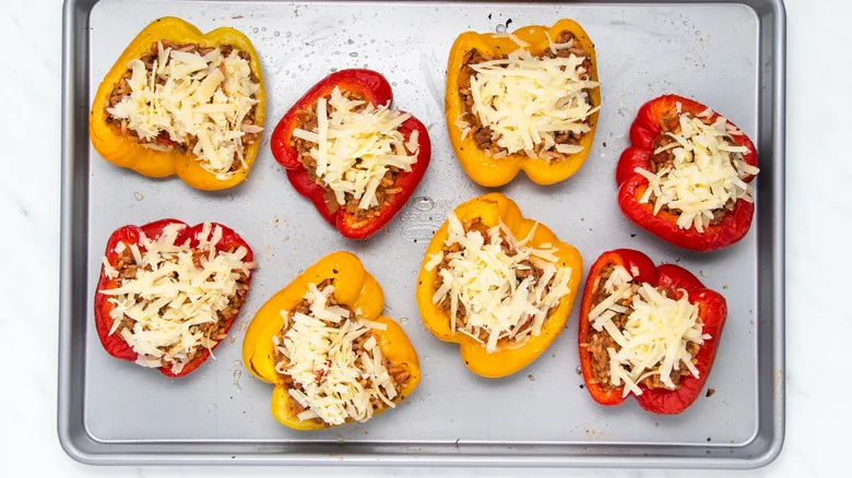 Pimientos Rellenos de Carne y Queso: Una Receta Versátil para Deleitar a tus Invitados