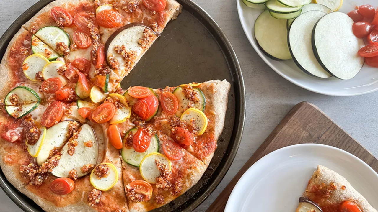 Pizza Integral de Vegetales Frescos: Receta Saludable y Versátil para Disfrutar