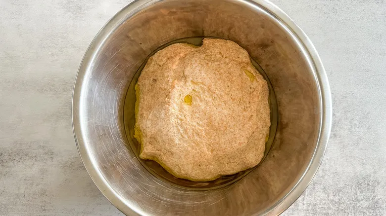 Pizza Integral de Vegetales Frescos: Receta Saludable y Versátil para Disfrutar