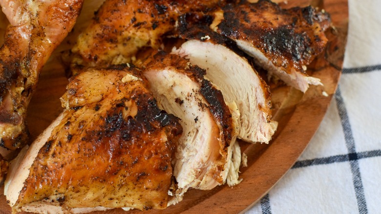 Pollo Asado a la Cerveza en Lata: La Receta Definitiva para un Pollo Jugoso y Lleno de Sabor
