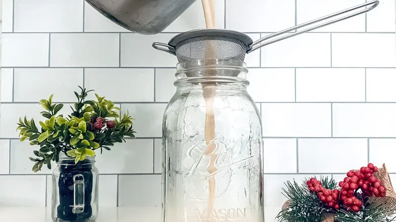 Ponche de Huevo Casero con Toque Caribeño: La Receta de Coquito que Deleitará tus Fiestas