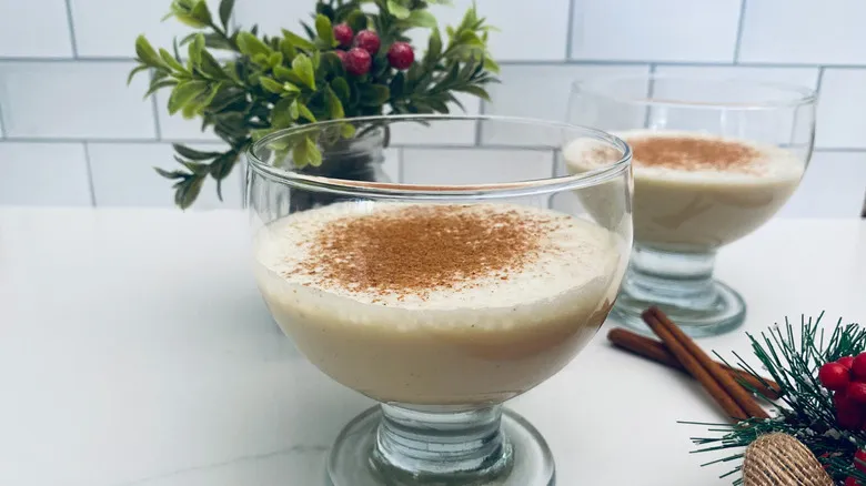 Ponche de Huevo Casero con Toque Caribeño: La Receta de Coquito que Deleitará tus Fiestas