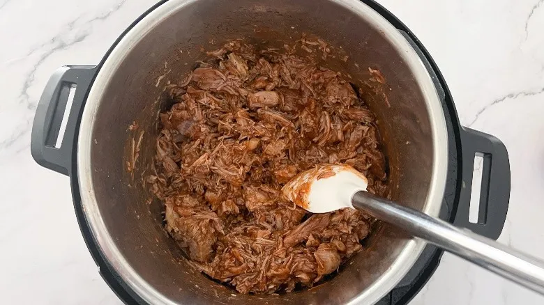 Puerco Deshebrado BBQ en Instant Pot: Receta Esencial para una Cocción Rápida y Deliciosa