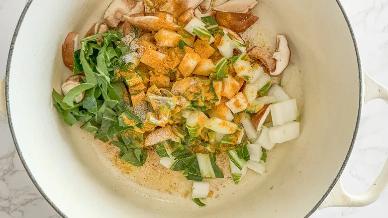 Ramen de Curry de Coco Vegano: Una Receta Saludable y Llena de Sabor Duradero