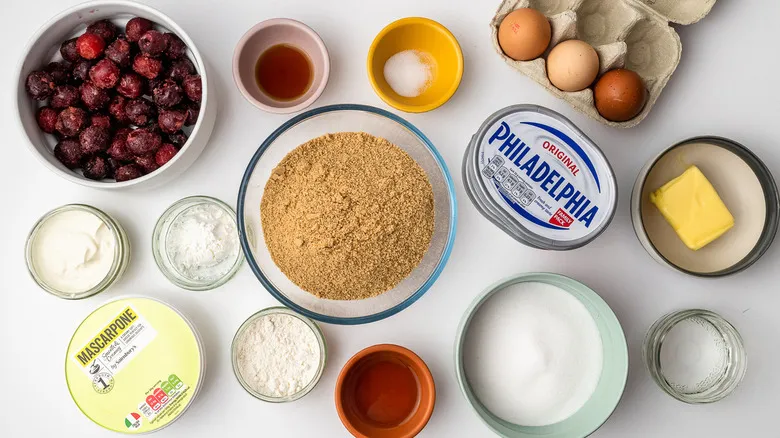 Receta Clásica de Cheesecake de Cereza con Amaretto: El Postre Ideal para Toda Temporada