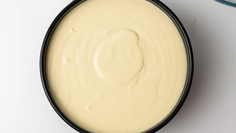 Receta Clásica de Cheesecake de Cereza con Amaretto: El Postre Ideal para Toda Temporada