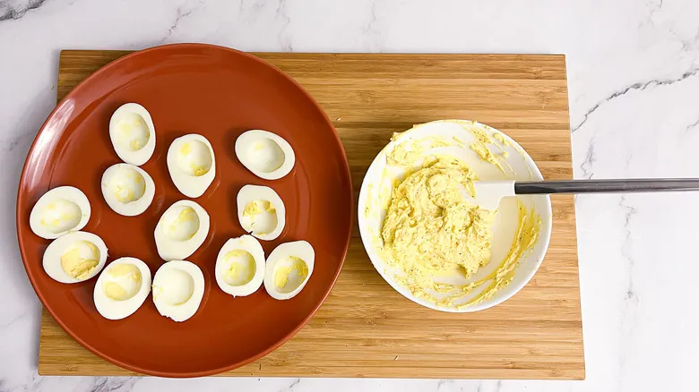 Receta Clásica de Huevos Rellenos: El Aperitivo Infalible y Atemporal