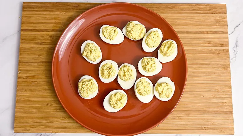 Receta Clásica de Huevos Rellenos: El Aperitivo Infalible y Atemporal