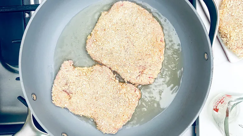 Receta de Escalopas de Cerdo Estilo Schnitzel: Un Clásico Crujiente y Fácil