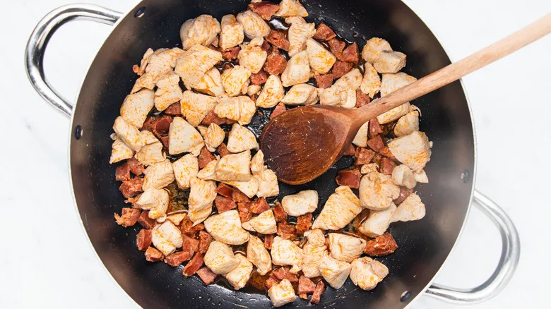 Receta de Jambalaya Sustanciosa: Un Clásico sureño para Deleitar a Todos