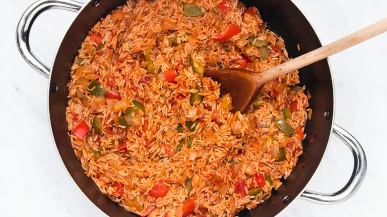 Receta de Jambalaya Sustanciosa: Un Clásico sureño para Deleitar a Todos