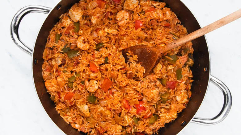 Receta de Jambalaya Sustanciosa: Un Clásico sureño para Deleitar a Todos