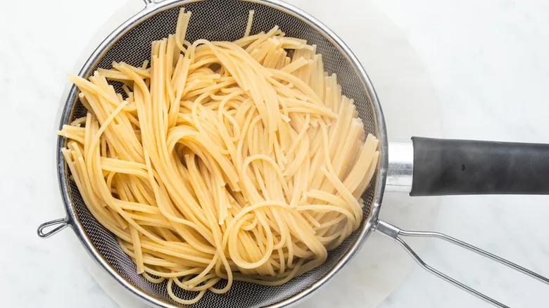 Receta de Pasta Carbonara Perfecta: Un Clásico Italiano Fácil y Rápido