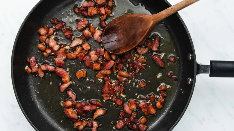 Receta de Pasta Carbonara Perfecta: Un Clásico Italiano Fácil y Rápido