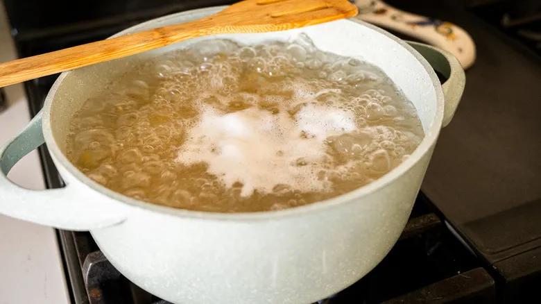 Receta de Pasta con Queso Feta y Tomates Heirloom: Sabor Sencillo y Rápido